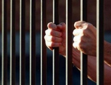 Σε «αποστειρωμένο» περιβάλλον φυλάσσεται ο αστυνομικός που σκότωσε τον ταξιτζή στην Καστοριά